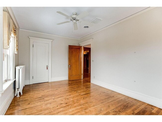 Building Photo - 808 Summit Ave