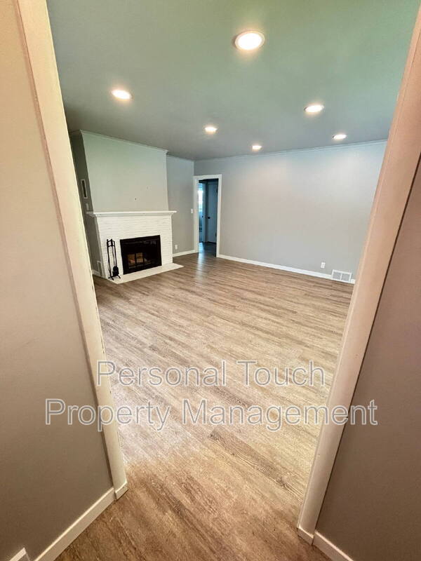 Building Photo - 1541 10th St S