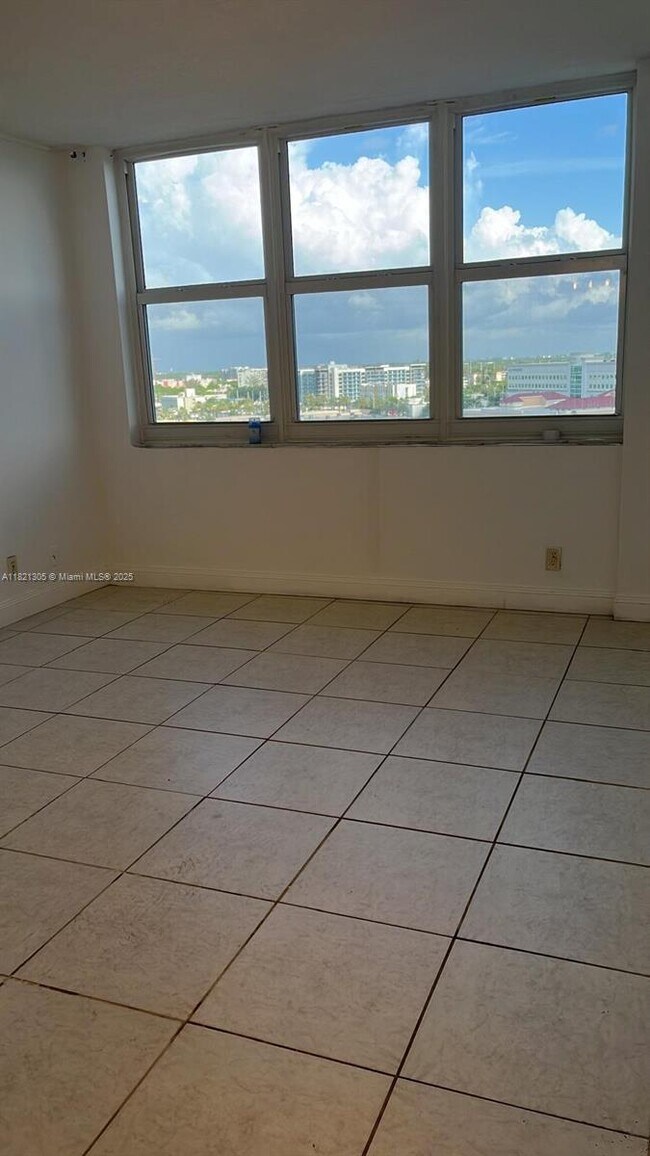 Building Photo - 2100 Sans Souci Blvd