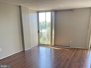 Building Photo - 4600 S Four Mile Run Dr