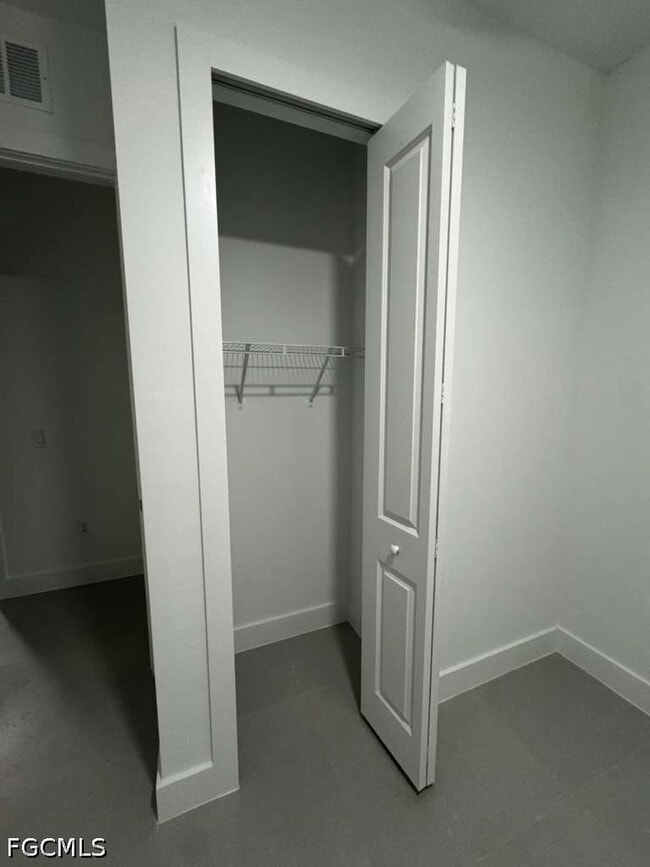 Building Photo - 1037 Barcelona St E