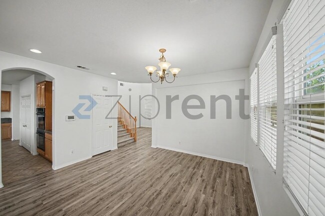 Building Photo - Unit