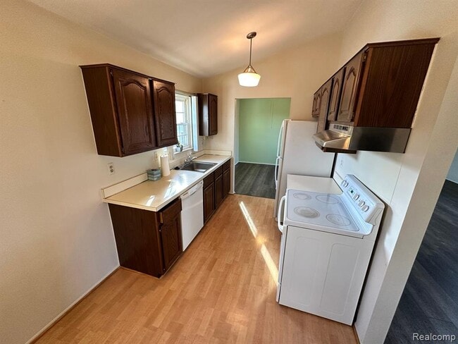 Building Photo - 20923 W Glen Haven Cir