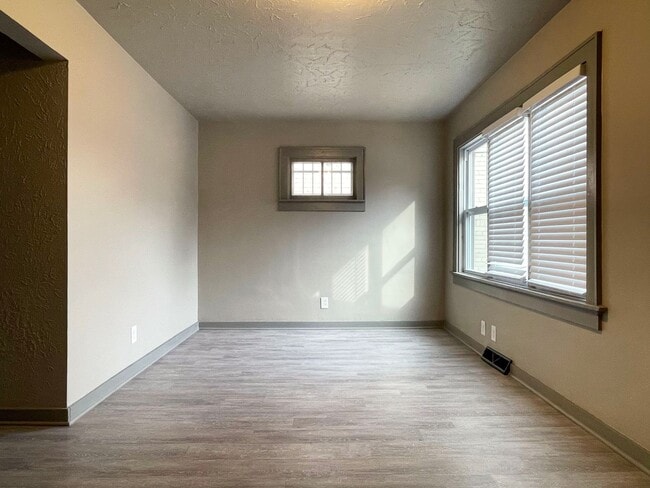 Building Photo - Charming 2-Bedroom Single Family Home with...