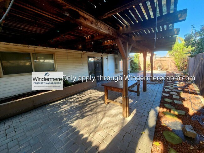 Building Photo - Foothill Farms Gem