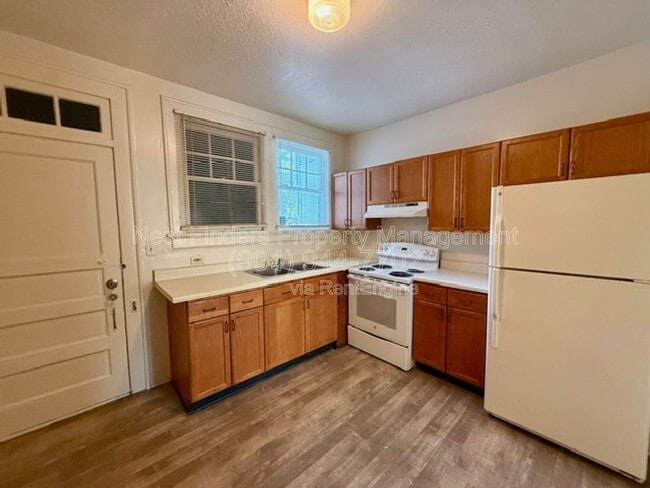 Building Photo - 2309 College St