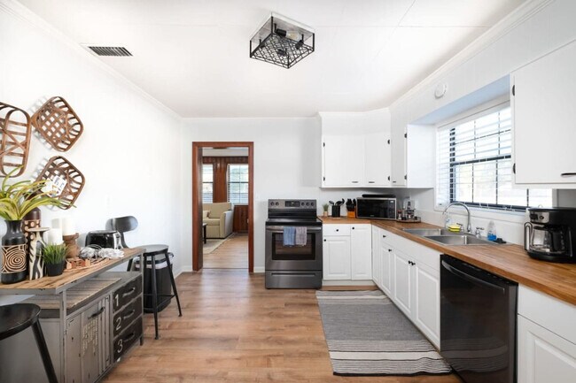 Building Photo - 18160 High Springs Main St