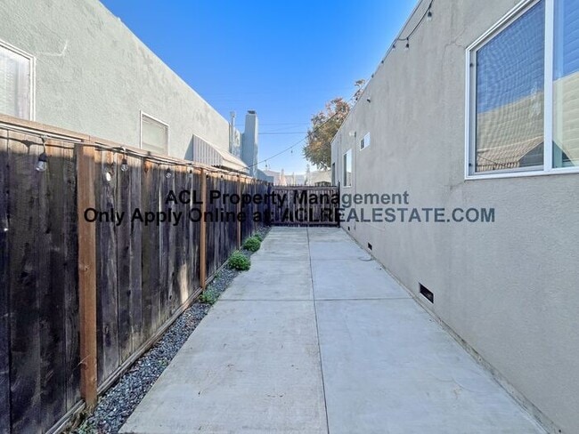 Building Photo - 2 Houses, 1 Price. Nicely Updated Single Family Home with ADU