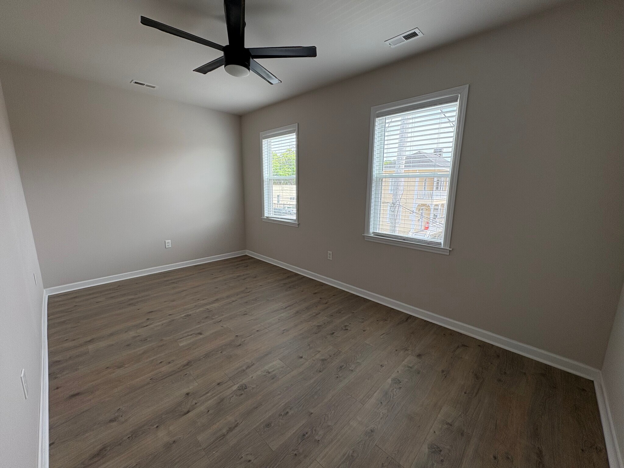 Building Photo - 107 Screven St