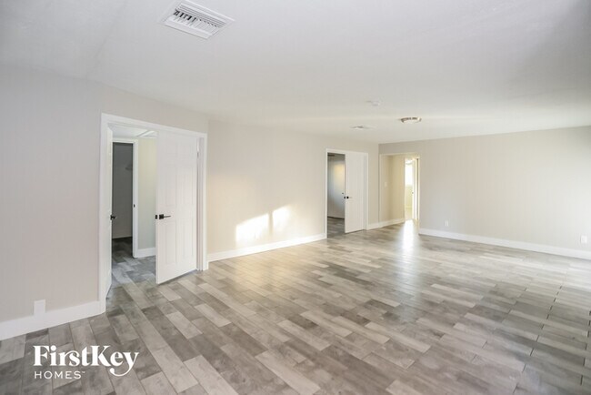 Building Photo - 4409 W Griswold Rd