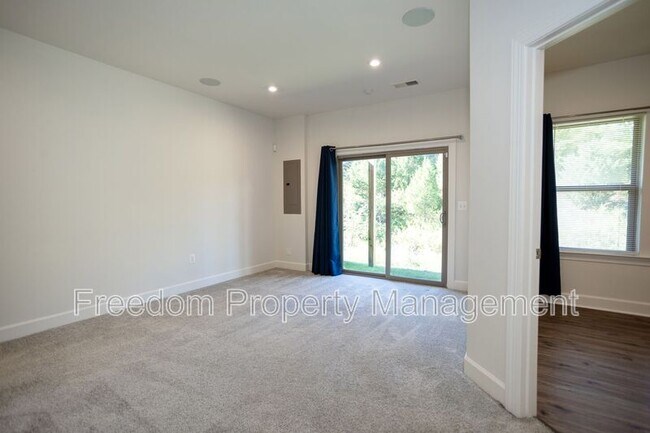 Building Photo - 9882 Hopkins Lp