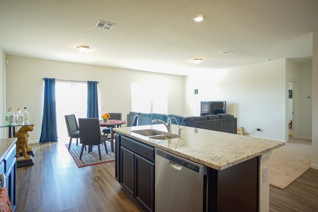 Building Photo - 12633 Henry Clay Dr
