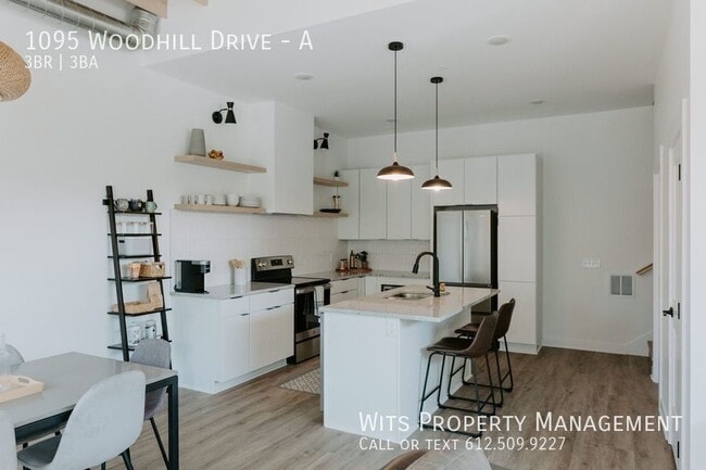 Building Photo - 1095 Woodhill Dr