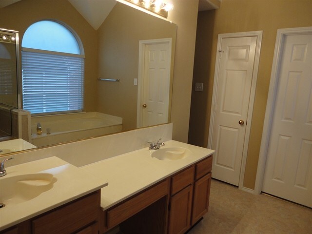 Building Photo - 4736 N Cascades St