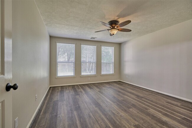Building Photo - 274 Fairwind Trail Dr