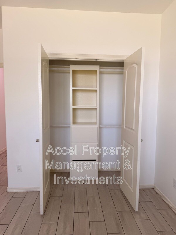 Building Photo - 418 Gonzalez Dr