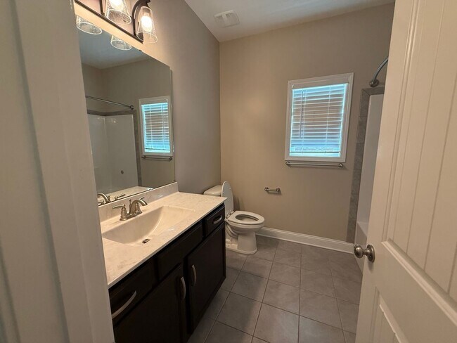 Building Photo - Beautiful unfurnished 5 Bedroom 3 Bath home in The Preserve at Tidewater Sneads Ferry