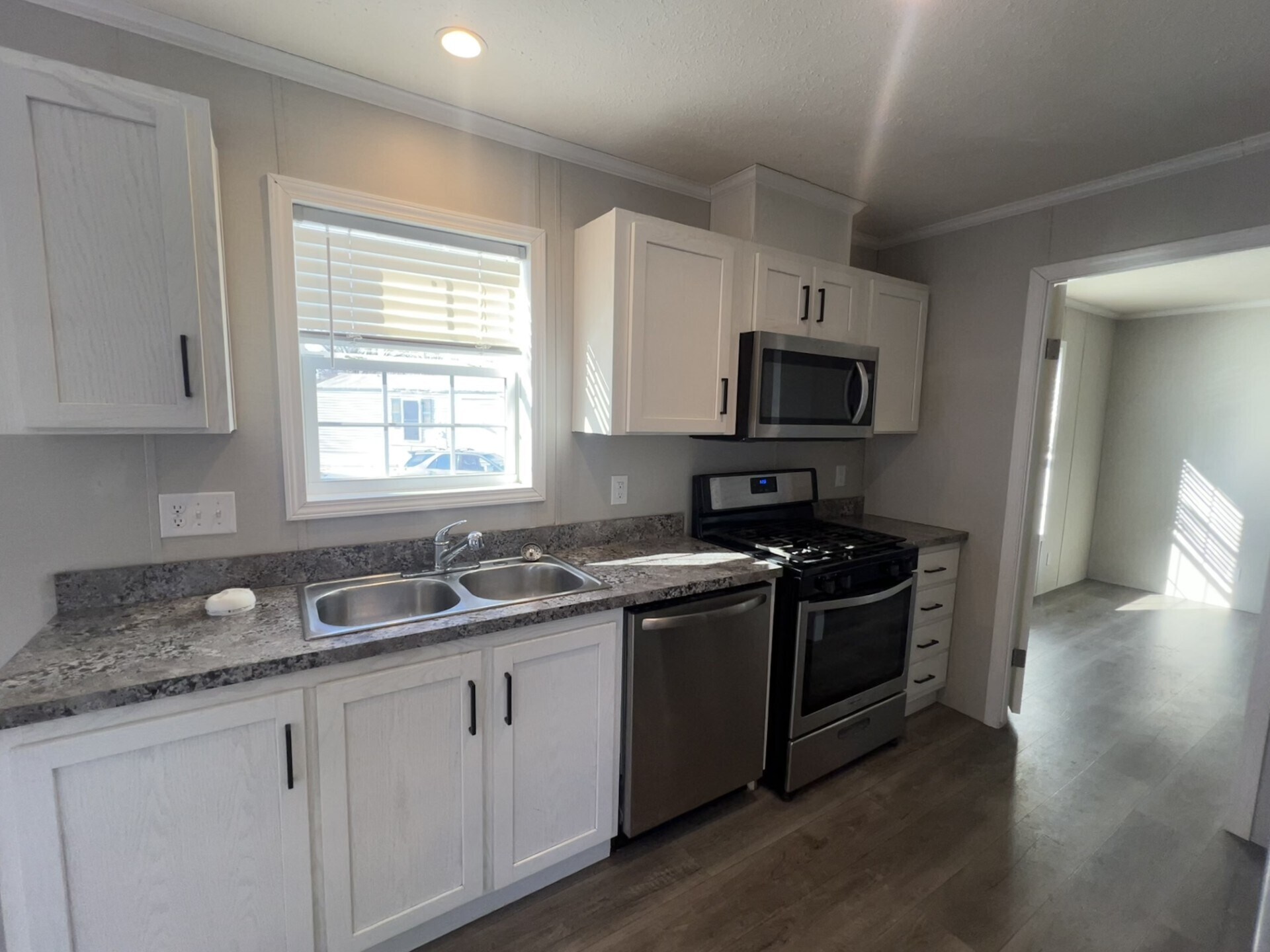 Building Photo - 80 Belmar St