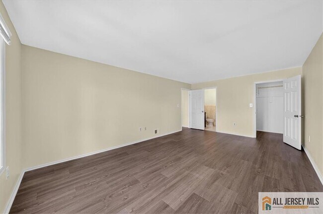 Building Photo - 710 Peach St