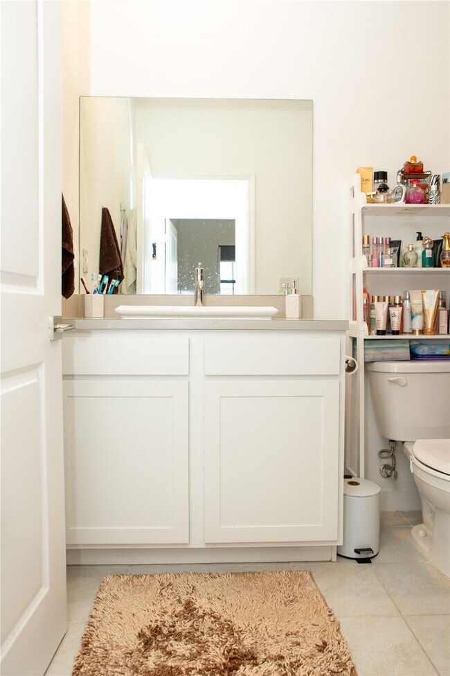 Building Photo - 1147 SW 7th Ave