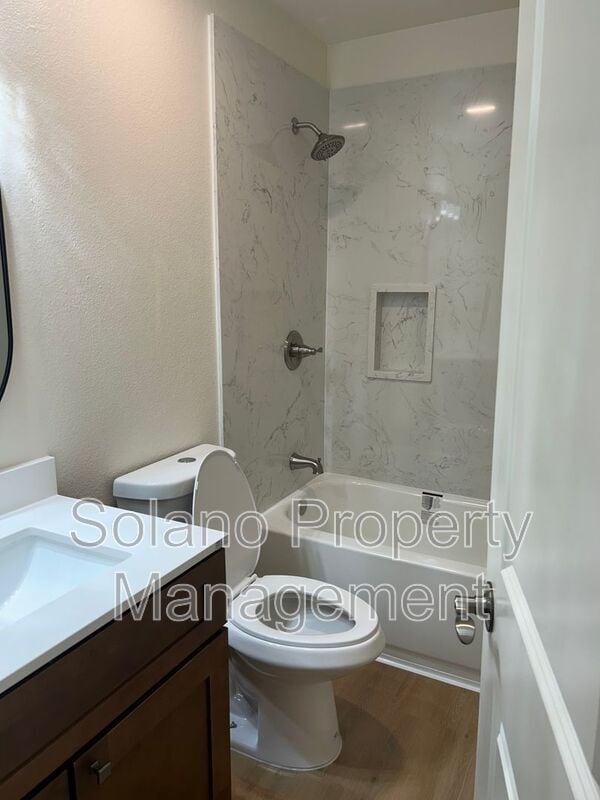Building Photo - 2813 Vista Palomar
