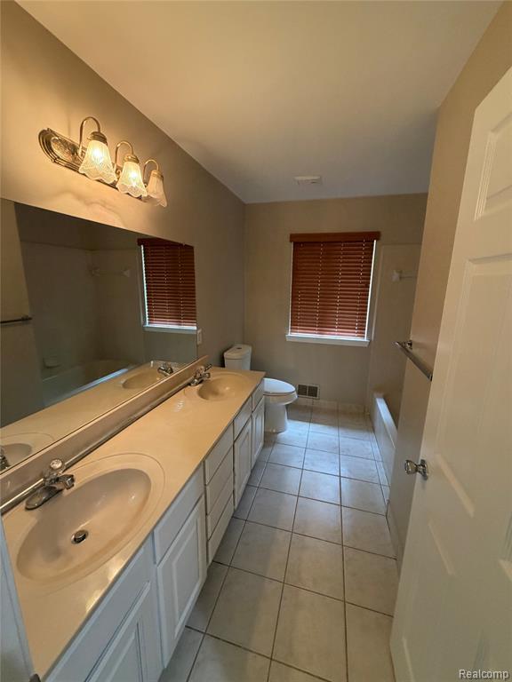 Building Photo - 27424 Rosewood Ct