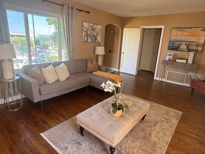 Building Photo - 601 Linden Ave