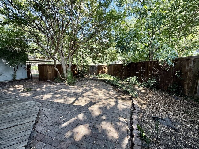Building Photo - 5040 Thunder Rd