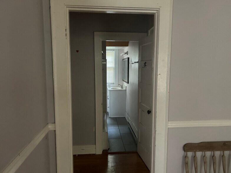 Building Photo - 11 Springdale Ct