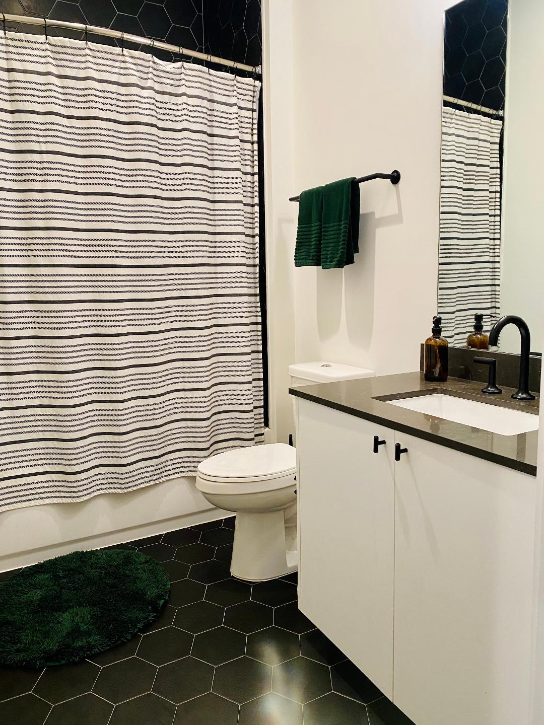 Building Photo - 800 Embassy Dr