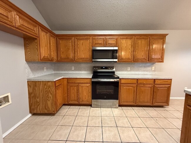 Building Photo - 7033 Snowy Owl St