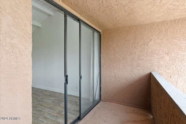Building Photo - 7401 N Scottsdale Rd