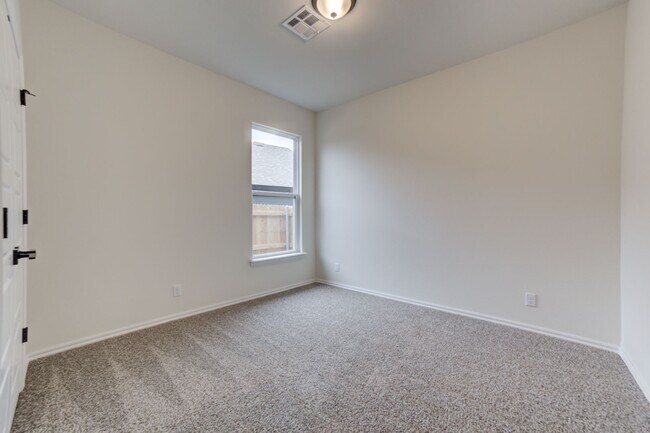 Building Photo - 4 BEDROOM CAPITAL HOME IN SAND SPRINGS!!!