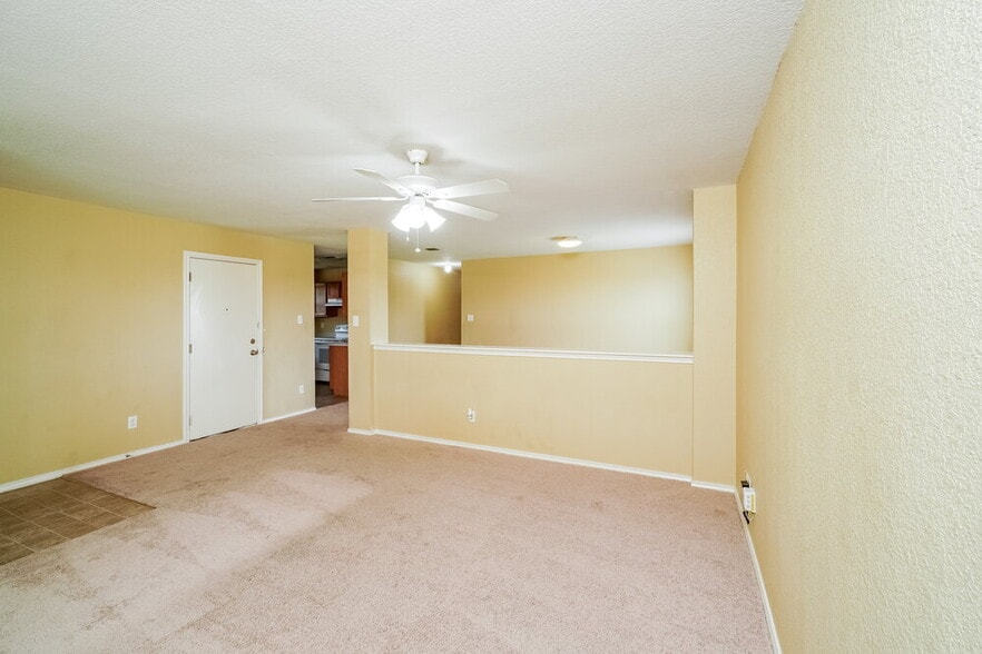 Building Photo - 8007 Heights Valley