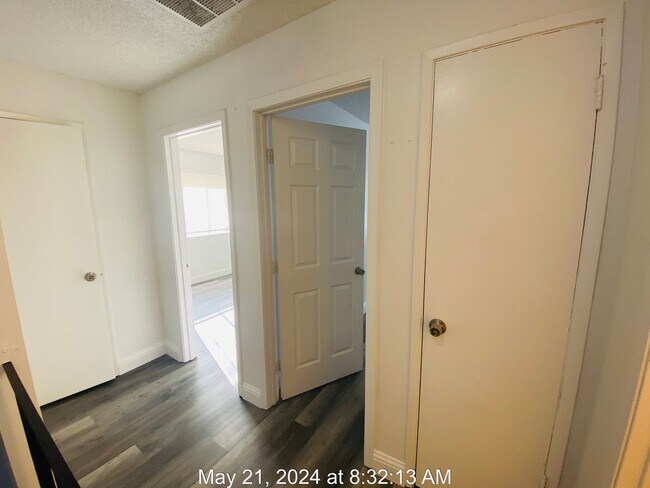 Building Photo - Cozy 2 Bedroom Townhome