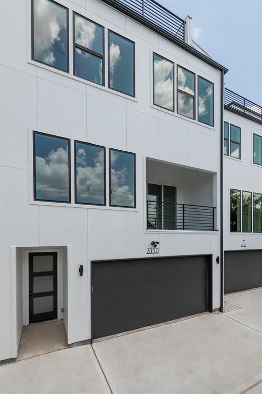 Building Photo - 3110 Live Oak St