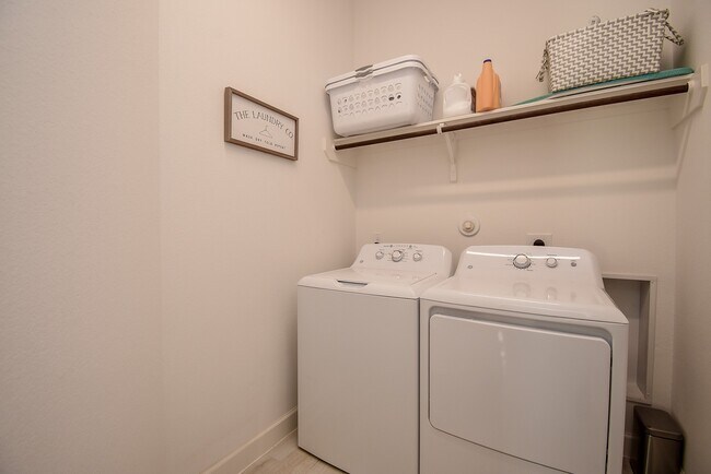 Building Photo - 15002 Bushy Bluestem Ct