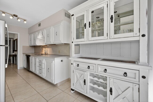 Building Photo - 3400 N Ocean Dr