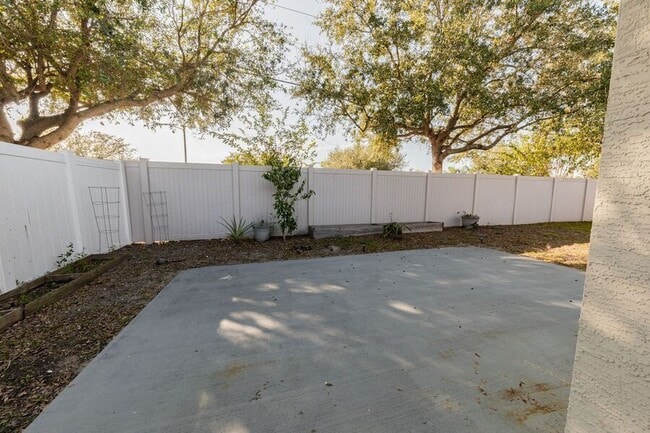 Building Photo - 2905 Whispering Trails Dr