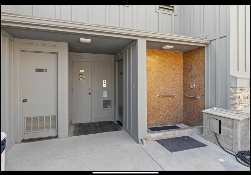 Building Photo - 237 Sea Forest Ct