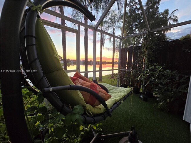 Building Photo - 1303 Presidio Dr