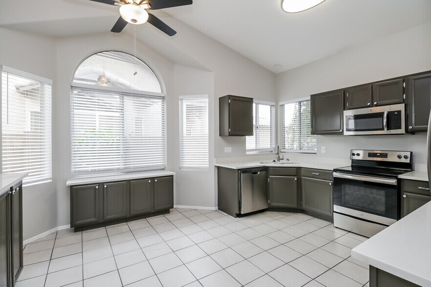 Building Photo - 873 W Sierra Madre Ave