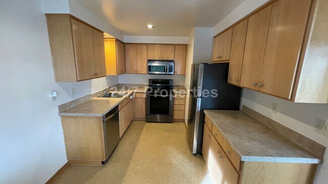 Building Photo - **$500 off** 2BD I 1BA + Parking - SW PDX