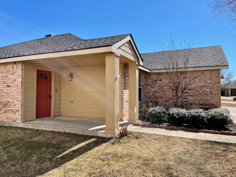 Building Photo - 102 Branding Iron Dr