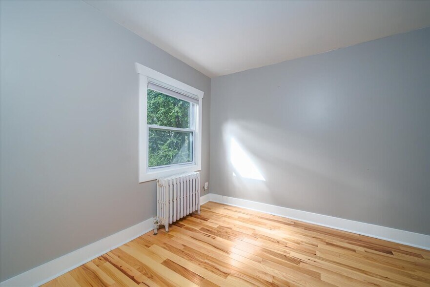 Building Photo - 817 S Sullivan St