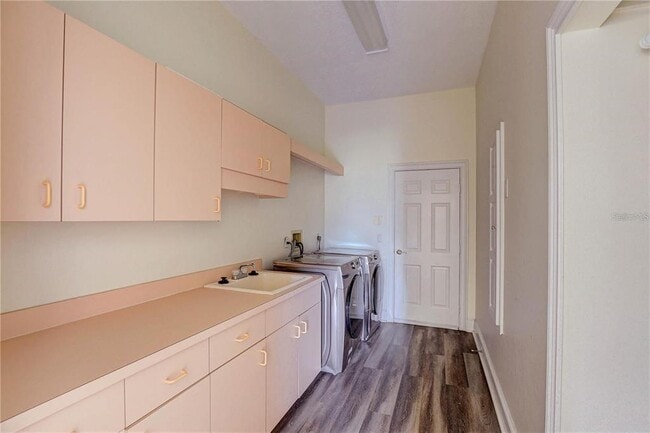 Building Photo - 2208 Hampstead Ct