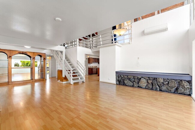Building Photo - Single Family Home with views of Pearl Har...