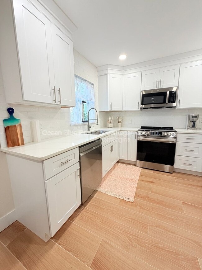 Building Photo - 724 Sunset Cove