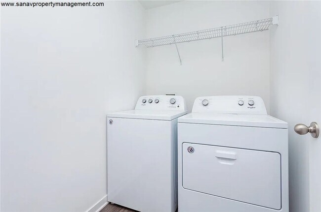 Building Photo - "Ankeny Oasis: Luxurious 4-Bedroom Home with Expansive 3-Car Garage and Secluded Backyard Retreat!"