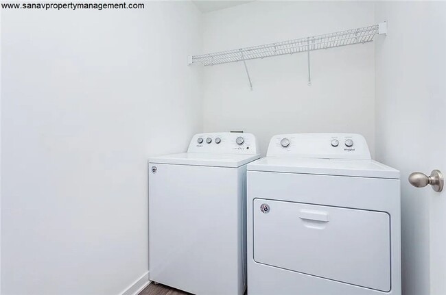 Building Photo - Spacious 4 Bedroom Home in Ankeny with 3-car garage & private backyard!!